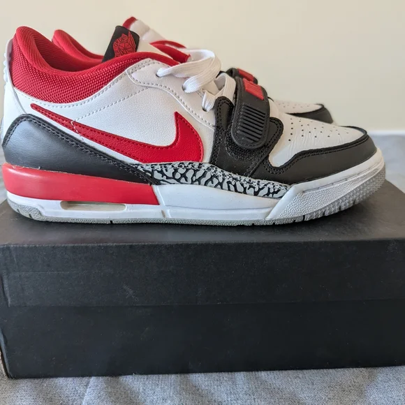 Jordan Legacy 312 Low - White, Black & Red trainers - Size US 6.5 - Picture 4 of 10